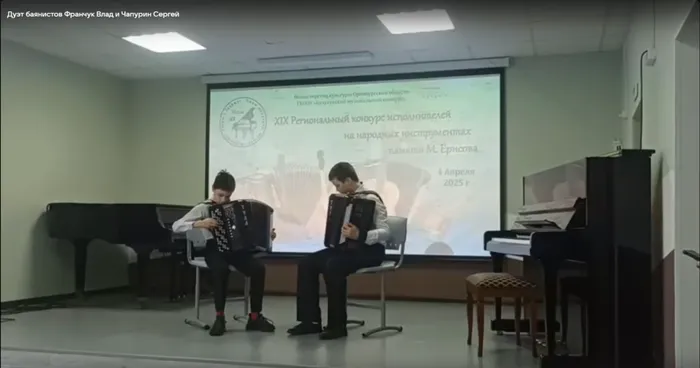 на сцене
